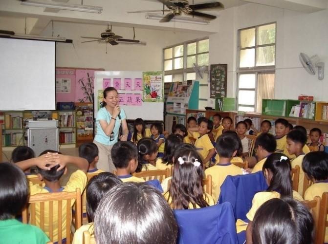 圖6-4-2-5：於信義鄉原住民小學說明天天五蔬果的重要性.jpg