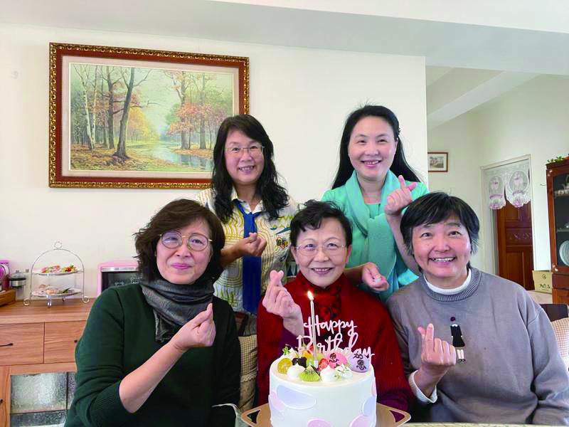 2021年雅舍小組為杏媛師母慶生.jpg