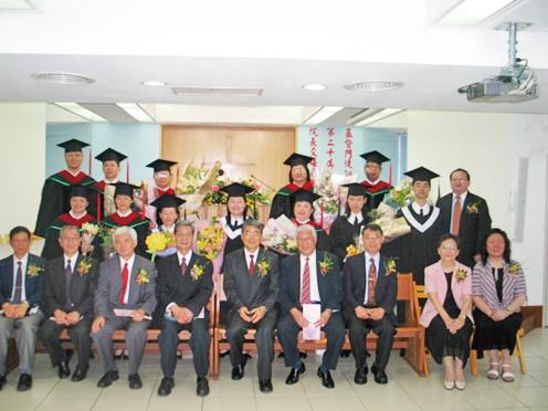 王牧師照片2.jpg